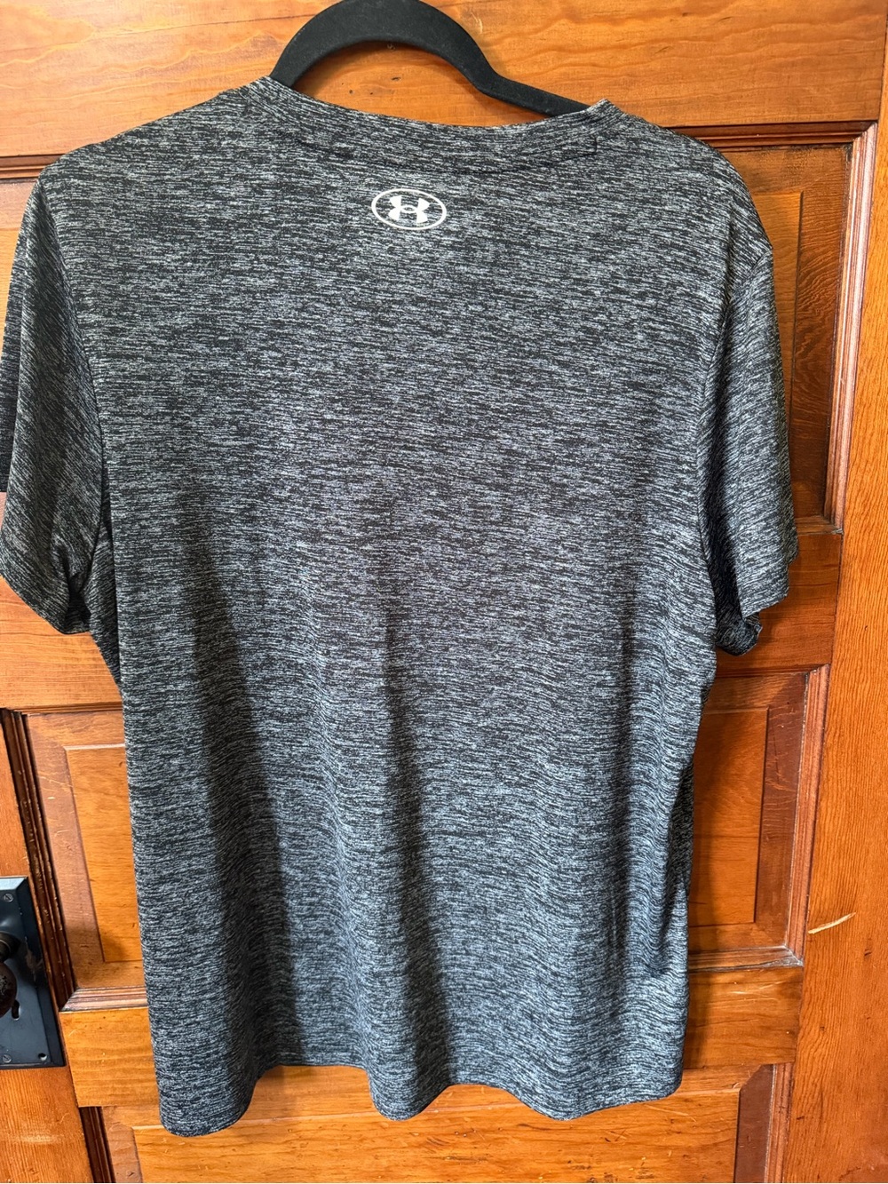 Under Armour Women’sHeather Gray Short-Sleeve Performance V-Neck Shirt - Picture 3 of 3